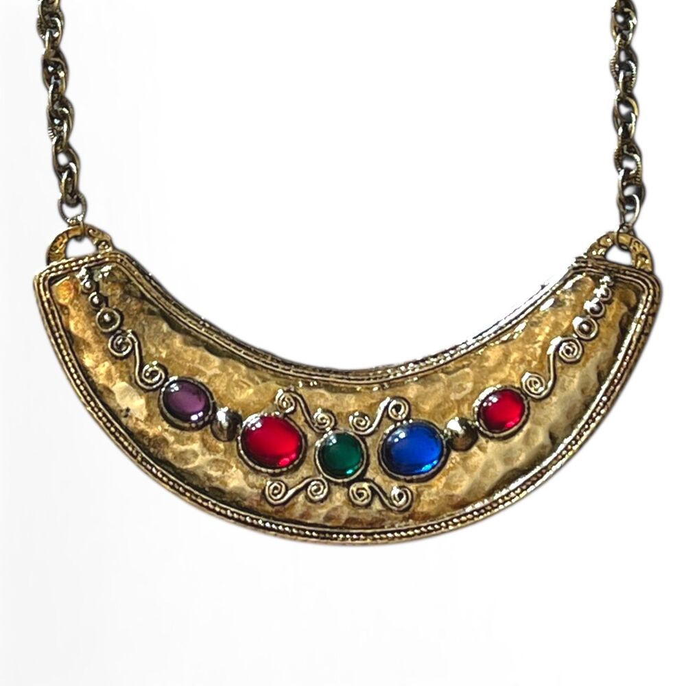 VTG Tribal Style Necklace Hammered Curved Plate Pendant Jewel Tone Cabochon Boho